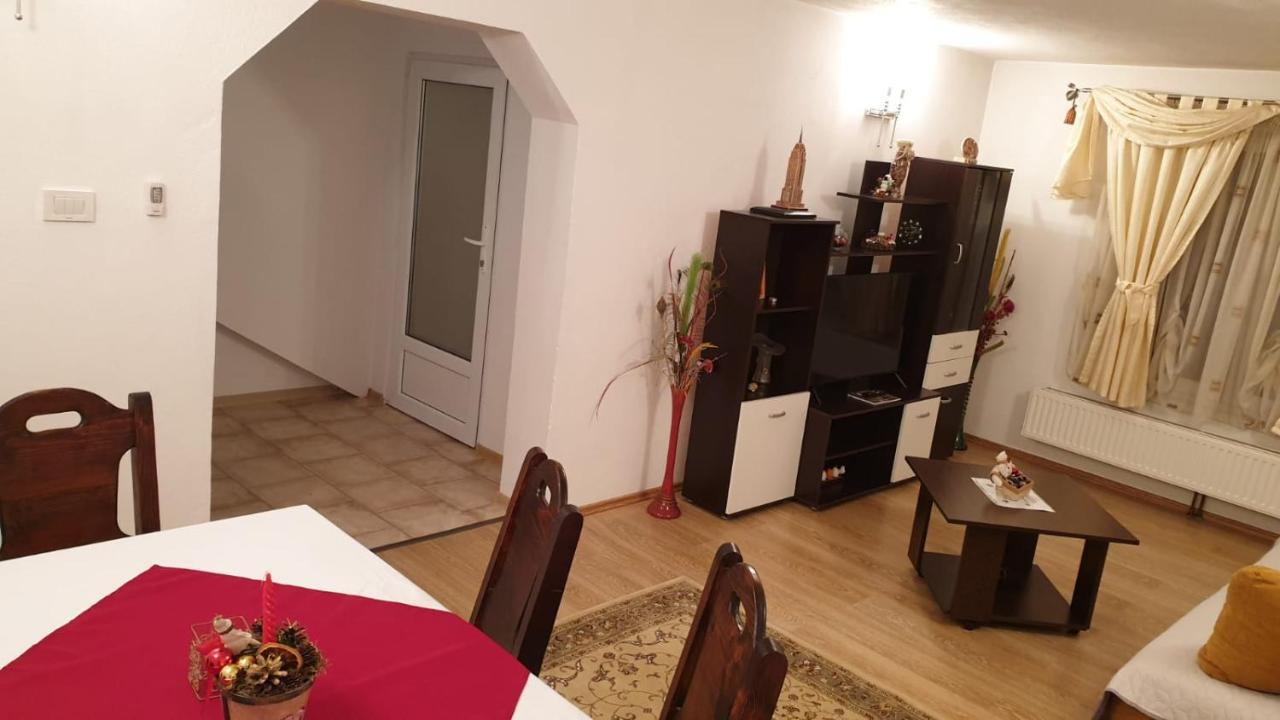 Casa Nicoladis Leilighet Zărneşti Eksteriør bilde