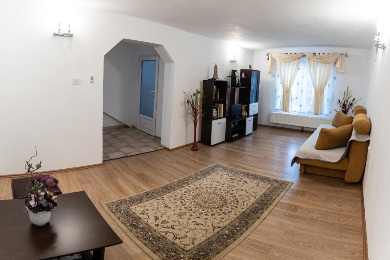 Casa Nicoladis Leilighet Zărneşti Eksteriør bilde